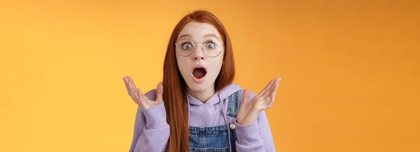 Close Shocked Sensitive Concerned Young Panicking Redhead Woman Worry Drop — Stock Photo, Image