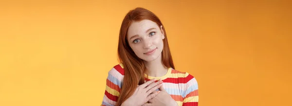Szép Buta Aranyos Vörös Hajú Fiatal Európai Lány Dönthető Fej — Stock Fotó