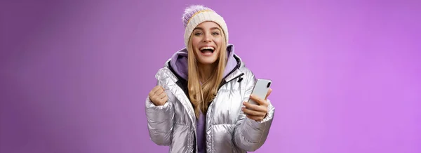 Lycklig Lycklig Charmig Blond Triumferande Flicka Vinna Lotteri Första Pris — Stockfoto