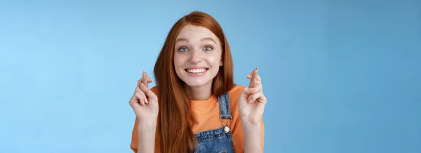 Izgatott Érzelmi Boldog Vidám Vörös Hajú Lány Mosolygó Optimista Bámulás — Stock Fotó