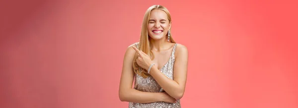 Styl Życia Atrakcyjny Podekscytowany Szczęśliwy Uroczy Blondynka Dziewczyna Uczestniczyć Luksusowe — Zdjęcie stockowe