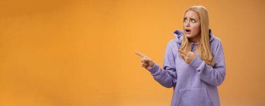 Yaşam tarzı. Endişeli, panikleyen, komik, sarışın, nefes nefese, pop gözlü, solu gösteren, şok olmuş, berbat sahne arkadaşlarını öpen, üzgün ve hayal kırıklığına uğramış bir kız..