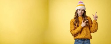 Şirin, mızmız kız arkadaş yeni bir akıllı telefon istiyor. Kamera mızmızlanıyor. Ağlıyor, sağ üst köşeden ağlıyor. Boşluğu kopyala