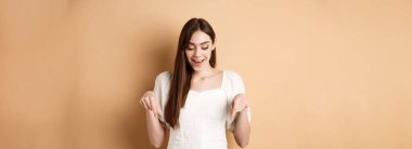 Şaşırmış tatlı bir kız, 