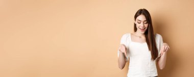 Şaşırmış tatlı bir kız, 