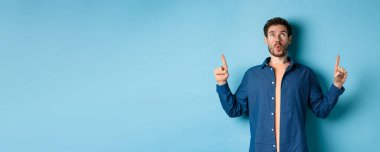 Şaşırmış genç bir adamın görüntüsü, 