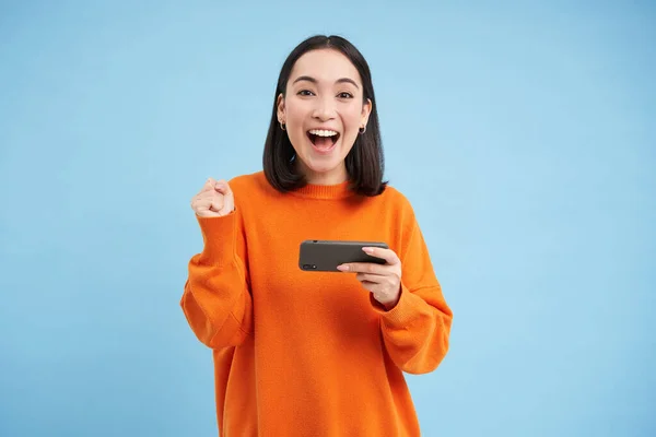 Excited Chinese Girl Wins Mobile Video Game Triumphing Laughing Joy — Stock Photo, Image