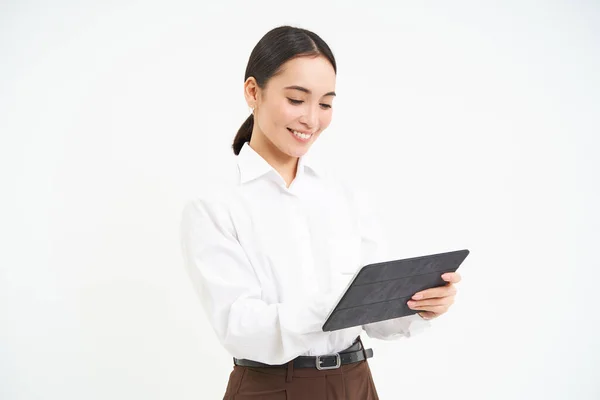 Mulher Asiática Profissional Com Tablet Digital Trabalhando Projeto Escrevendo Notas — Fotografia de Stock