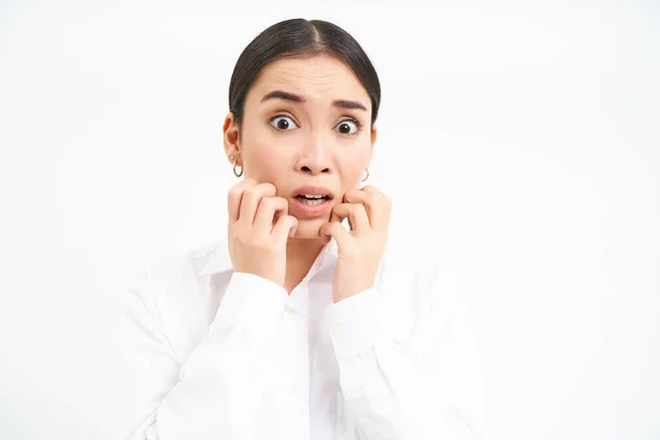 Portrait Asian Businesswoman Looks Scared Stares Terrified Anxious Trembling Fear — Stock Photo, Image