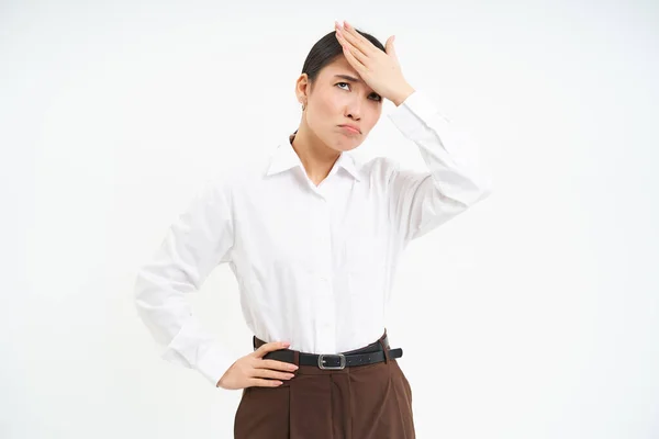Bothered Saleswoman Slaps Forehead Facepalms Upset Complicated Face Expression White — Stock Photo, Image