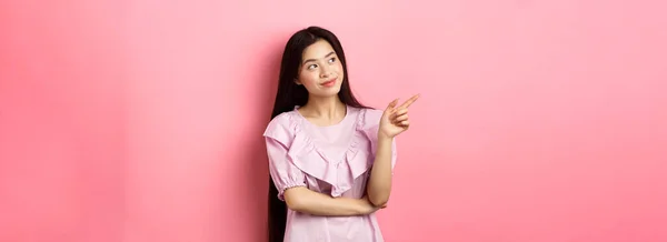 Dreamy Chica Asiática Vestido Mirando Apuntando Izquierda Logotipo Mirando Planificador —  Fotos de Stock