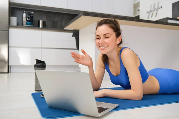 Image Young Fitness Girl Talking Online Laptop Video Chats Laying — Stock Photo, Image