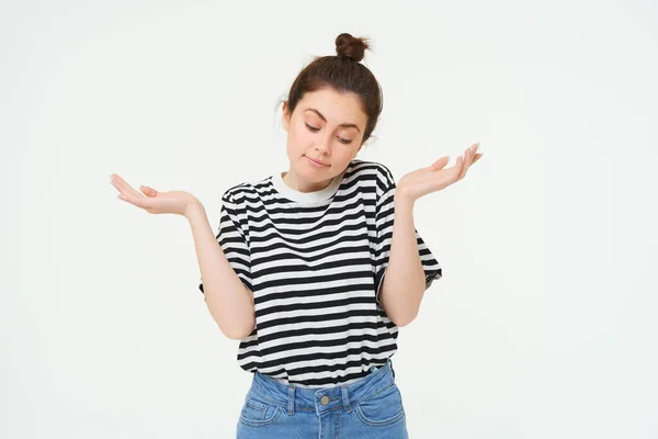 Dont Know Clueless Young Woman Shrugging Shoulders Looks Confused Stands — Stock Photo, Image