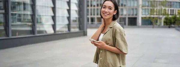 Portrait Asian Woman Walking City Street Style Shot Girl Smartphone — Stock Photo, Image