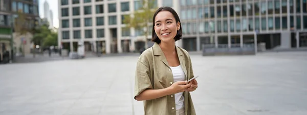 Portrait Asian Woman Standing Street City Square Holding Mobile Phone — Stock Photo, Image