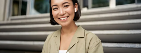 Portrait Smiling Asian Girl Listens Music Podast Wireless Earphones Using — Stock Photo, Image