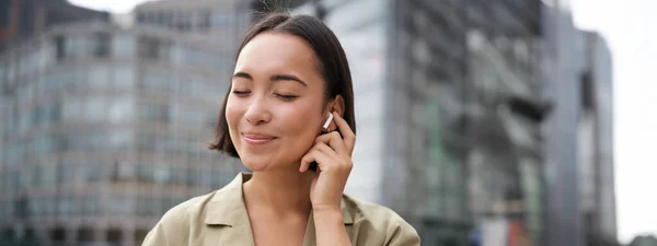 Vertical Shot Smiling Asian Woman Wireless Headphones Enjoys Listening Music — Stock Photo, Image