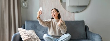 Güzel sohbetler, akıllı telefondan video çekmeler, selfie çekmeler, cep telefonu kameralarına gülümsemeler..