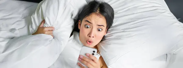 Portrait Asian Girl Wakes Morning Look Mobile Phone Shock Face — Stok Foto