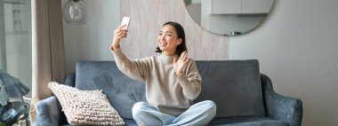 Güzel sohbetler, akıllı telefondan video çekmeler, selfie çekmeler, cep telefonu kameralarına gülümsemeler..