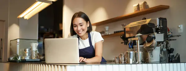 Portrait Smiling Asian Barista Cafe Owner Entrepreneur Working Laptop Processing — Stock Photo, Image