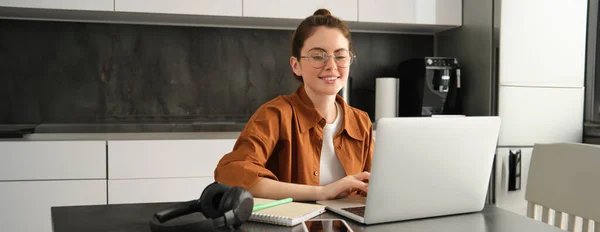 Portrait Smiling Cute Woman Kitchen Freelancer Working Home Laptop Digital — Stock Photo, Image