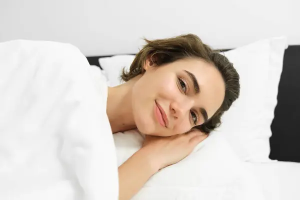 Close Portrait Smiling Young Woman Relaxing Lying Bed Calm Tender — Stock Photo, Image