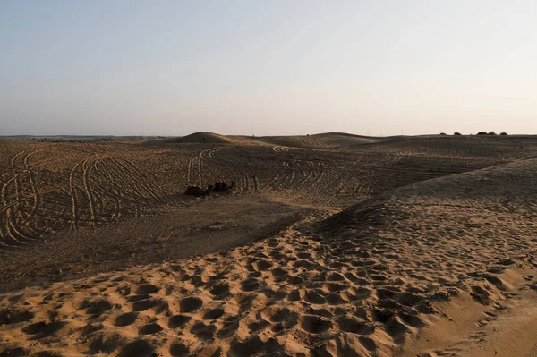 Autobandensporen Zandduinen Thar Woestijn Rajasthan India Toeristen Komen Auto Zon — Stockfoto