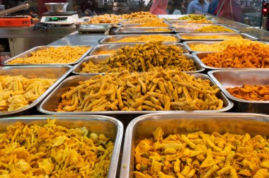 Bhujia, Hindistan 'da Jodhpur, Rajasthan' da satılan, gram unu, güve unu ve farklı baharatlarla yapılan baharatlı, bol yağda kızartılmış bir sev..