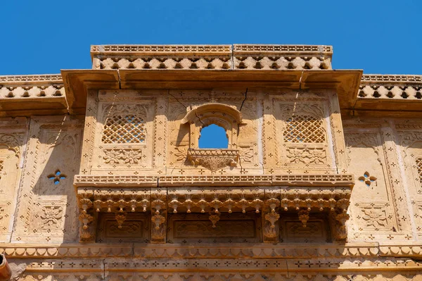 砂石建造了漂亮的阳台 Jharokha 石窗和外面的Rani Mahal或Rani Mahal 在Jaisalmer要塞内 印度拉贾斯坦邦教科文组织世界遗产场址 — 图库照片