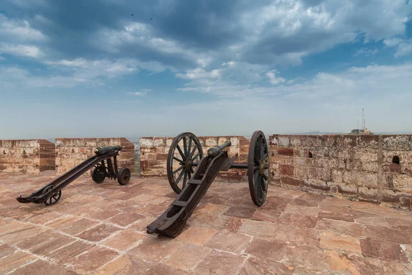 Famous Kilkila cannons on the top of Mehrangarh fort. overlooking city of Jodhpur for proctection since ancient times. Huge long barrel is a favourite tourist attraction. Jodhpur, Rajasthan, India.