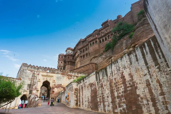 Jodhpur Rajasthan India 2019年10月19日 游客参观著名的Mehrangarh福特古石建筑 Mehrangarh Fort是联合国教科文组织在全世界游客中很受欢迎的世界遗产 — 图库照片