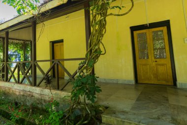 Rinchenpong, Sikkim, Hindistan - 18 Ekim 2016: Rinchenpong 'dan İngiliz Dak Bungalow. Ünlü Bengalli şair, nobel ödüllü Rabindranath Tagore 'un Geetanjali' den bir parça yazdığına inanılıyor..