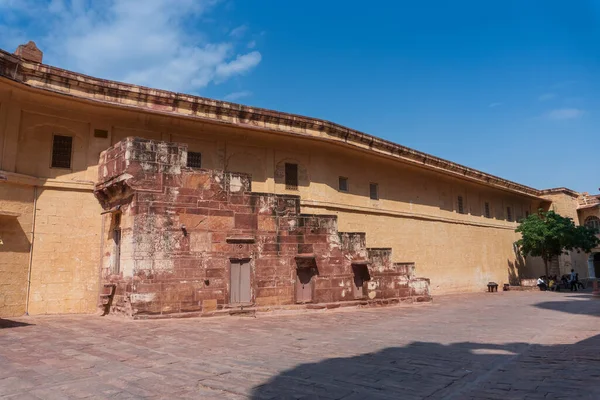 Forntida Trapphus Och Delvis Renoverad Stenmur Mehrangarh Fort Jodhpur Rajasthan — Stockfoto