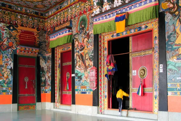 수도원의 Door Rumtek Monastery 다르마 차크라 Dharma Chakra Centre 인도의 — 스톡 사진