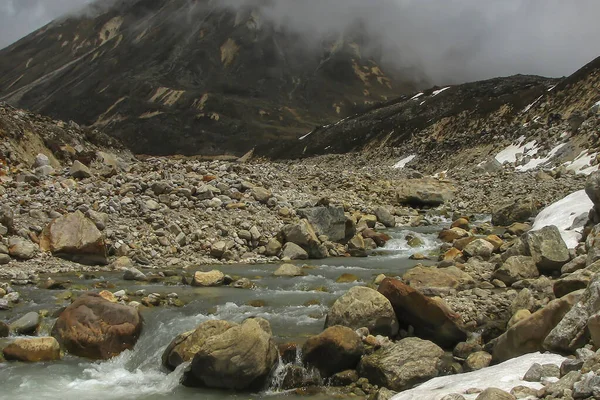 stock image Ice cold Lachung river flowing out of glacier at Yumesamdong, Zero point,Sikkim, India. Altitude of 15,300 feet, last outpost of civilization and there is no road ahead. India China border. Himalayas.