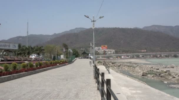 Rishikesh Uttarakhand Indie Dubna 2021 Pohled Posvátné Gangy Břehu Řeky — Stock video