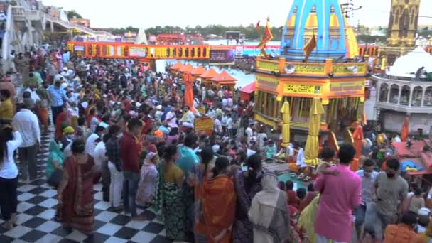 Haridwar Uttarakhand India 10Th April 2021 Hindu Devotees Har Pauri — стокове відео