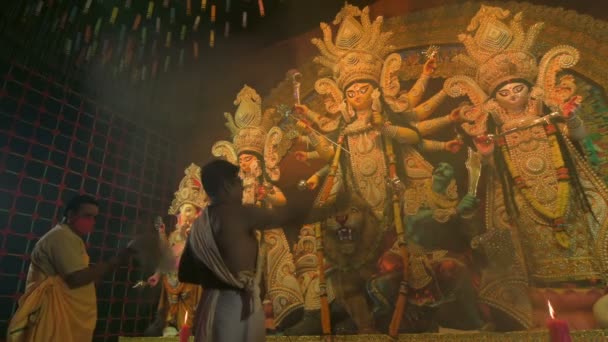 Howrah Västbengalen Indien Oktober 2022 Hindu Priests Dyrkar Gudinnan Durga — Stockvideo