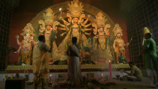 Howrah Bengala Ocidental Índia Outubro 2022 Sacerdotes Hindus Adorando Deusa — Vídeo de Stock