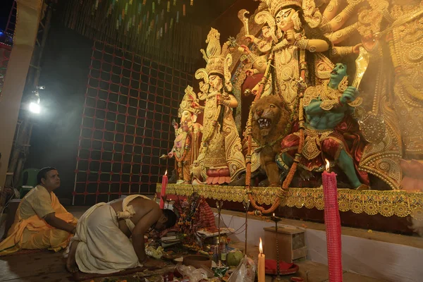 Хаура Западная Бенгалия Индия Октября 2022 Года Индуистский Священник Проявляющий — стоковое фото