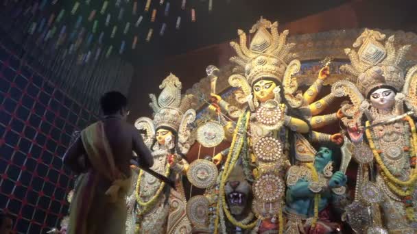 Howrah Västbengalen Indien Oktober 2022 Hindu Purohit Dyrkar Gudinnan Durga — Stockvideo