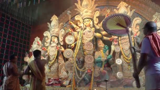 Howrah Bengala Ocidental Índia Outubro 2022 Sacerdotes Hindus Adorando Deusa — Vídeo de Stock