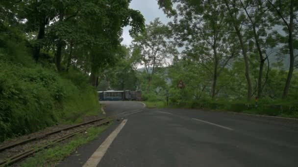 Darjeeling Zachodni Bengal Indie Sierpnia 2023 Diesel Toy Pociąg Przejeżdżający — Wideo stockowe