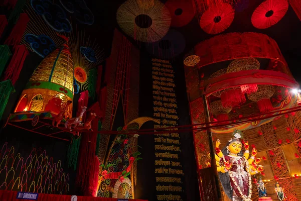 ウェストベンガル インド 2022年10月3日 Durga Pujaパンダの内側の美しいイルミネーションと装飾 Durga Pujaはヒンドゥー教の最大の祭りであり 世界中で祝われています アブストラクト — ストック写真