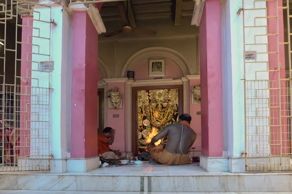Howrah West Bengal Indie Října 2022 Hinduistický Purohit Rozdmýchává Oheň — Stock fotografie