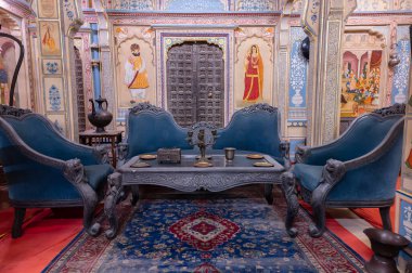 Jaisalmer, Rajasthan, Hindistan-16 Ekim 2019: Rajasthan antik odasının iç tasarımı, Hindistan arkeolojik araştırmalar tarafından korunan Patwon ki haveli müzesi.
