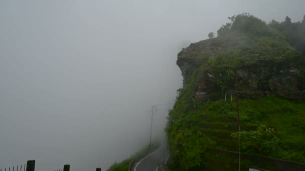 在印度西孟加拉邦大吉岭的喜马拉雅山上空 季风云经过的时间视频 大吉岭是山后 雨季有美丽的青山 风景十分优美 — 图库视频影像