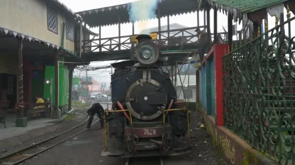 Дарджилинг Западная Бенгалия Индия 2023 Паровой Паровоз Игрушечный Поезд Готовится — стоковое видео