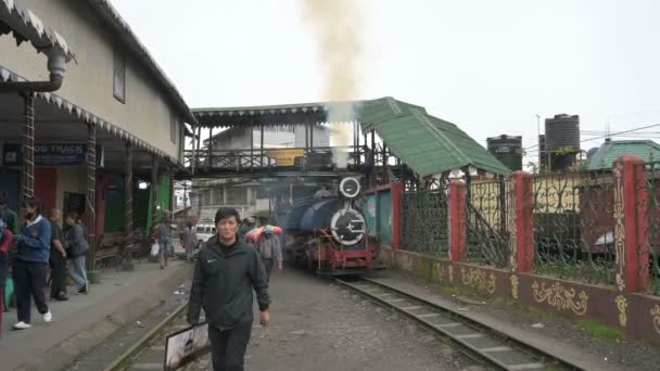 Darjeeling West Bengal India 2023 Ατμομηχανή Τρένο Toy Ετοιμάζεται Για — Αρχείο Βίντεο